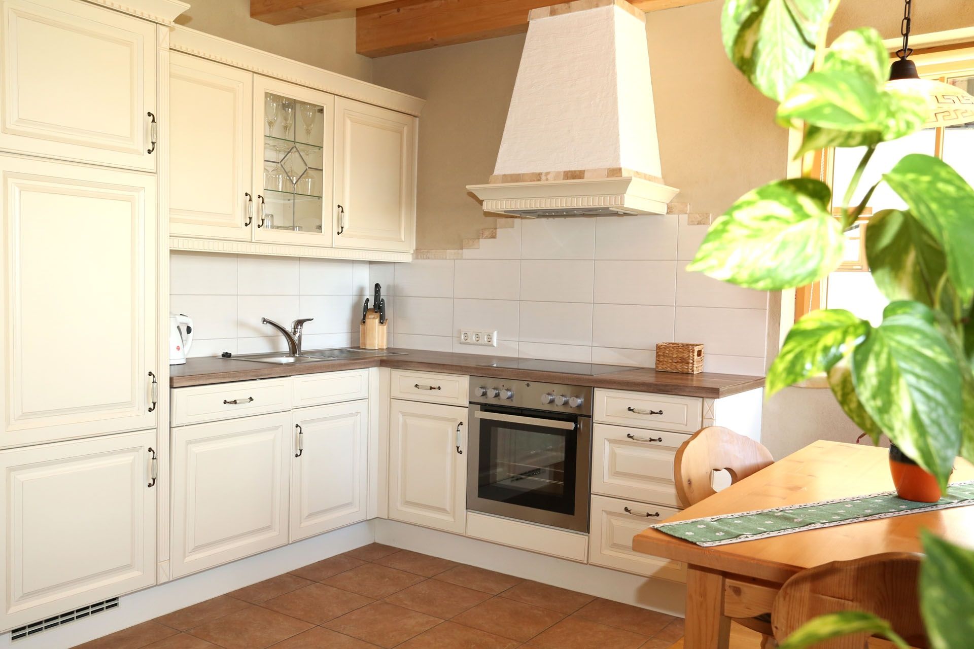 Ferienwohnung Grimminblick mit Kachelofen und Landhaus Küche